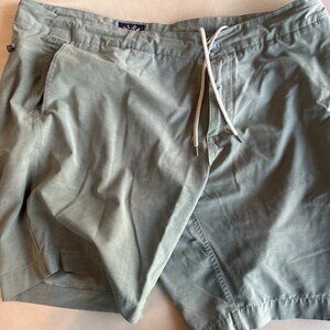 Faherty All Day Shorts Mens 38. Olive
